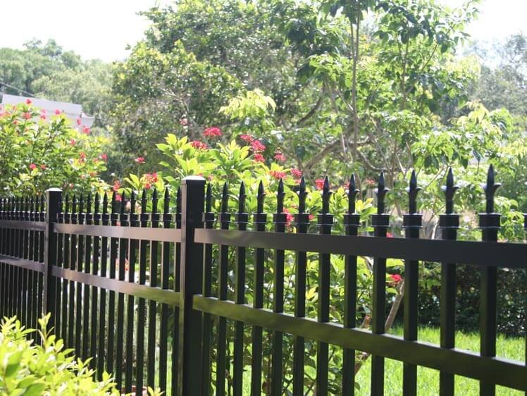 #600 Finial Top Aluminum Fence